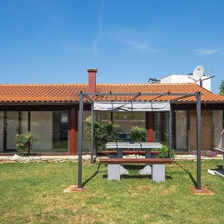 Charmantes In Mit Waschmaschine, Klima, Wlan, Terrasse Und Grillplatz Medulin