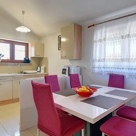Vakantiehuis Charmantes In Mit Waschmaschine, Klima, Wlan, Terrasse Und Grillplatz *