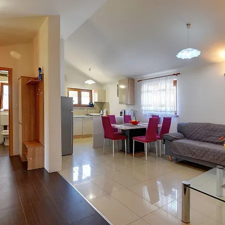 Vakantiehuis Charmantes In Mit Waschmaschine, Klima, Wlan, Terrasse Und Grillplatz *