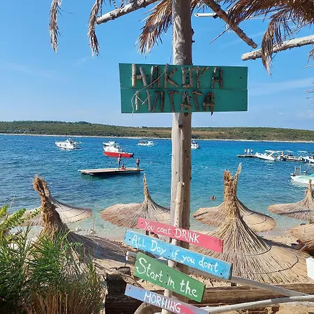 Vakantiehuis Charmantes In Mit Waschmaschine, Klima, Wlan, Terrasse Und Grillplatz Medulin