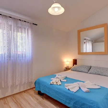 Charmantes In Mit Waschmaschine, Klima, Wlan, Terrasse Und Grillplatz *