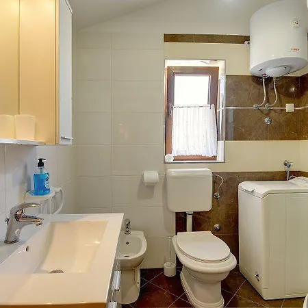 Holiday home Charmantes In Mit Waschmaschine, Klima, Wlan, Terrasse Und Grillplatz *