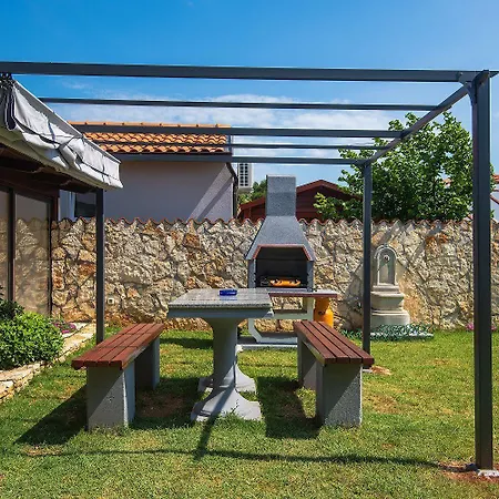 Charmantes In Mit Waschmaschine, Klima, Wlan, Terrasse Und Grillplatz Holiday home *