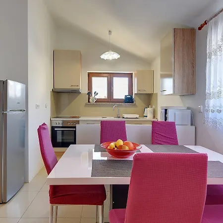 Charmantes In Mit Waschmaschine, Klima, Wlan, Terrasse Und Grillplatz * Medulin