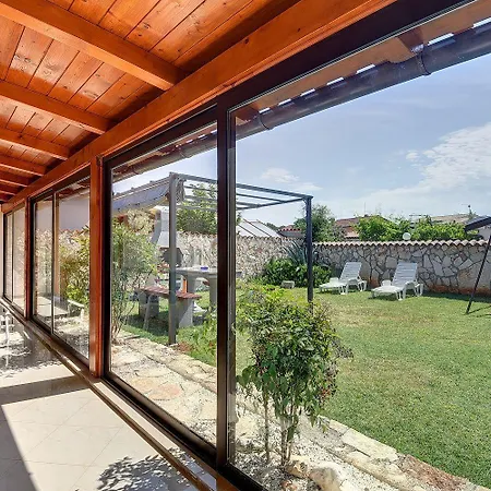 Holiday home Charmantes In Mit Waschmaschine, Klima, Wlan, Terrasse Und Grillplatz *