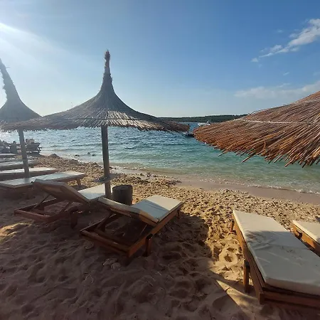 Charmantes In Mit Waschmaschine, Klima, Wlan, Terrasse Und Grillplatz