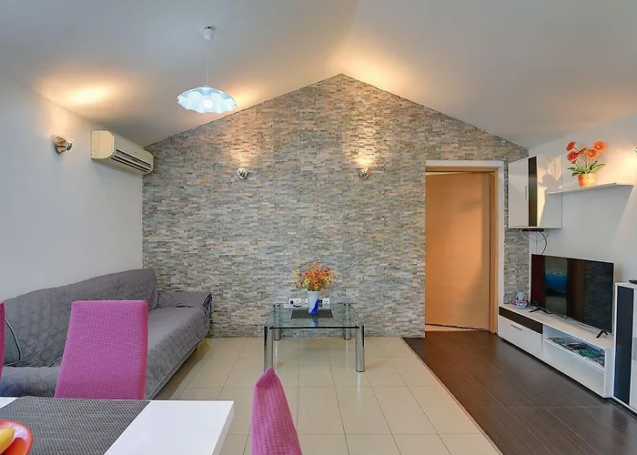 Charmantes In Mit Waschmaschine, Klima, Wlan, Terrasse Und Grillplatz Vakantiehuis Medulin