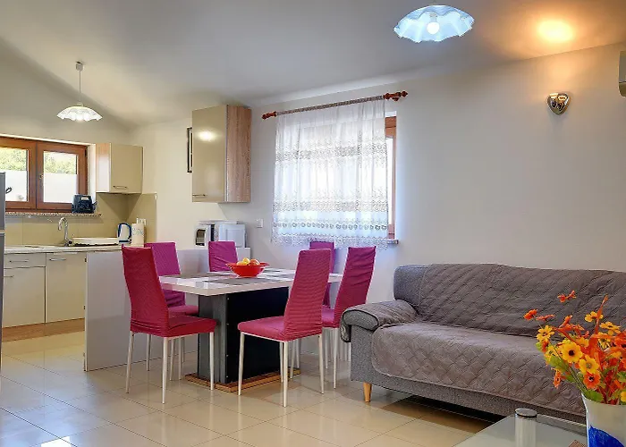 Charmantes In Mit Waschmaschine, Klima, Wlan, Terrasse Und Grillplatz Vakantiehuis Medulin