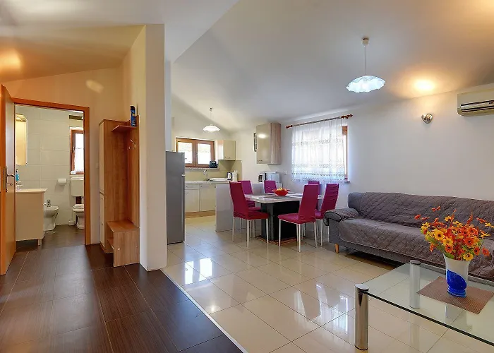 Vakantiehuis Charmantes In Mit Waschmaschine, Klima, Wlan, Terrasse Und Grillplatz *