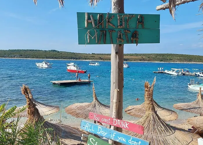 Vakantiehuis Charmantes In Mit Waschmaschine, Klima, Wlan, Terrasse Und Grillplatz Medulin